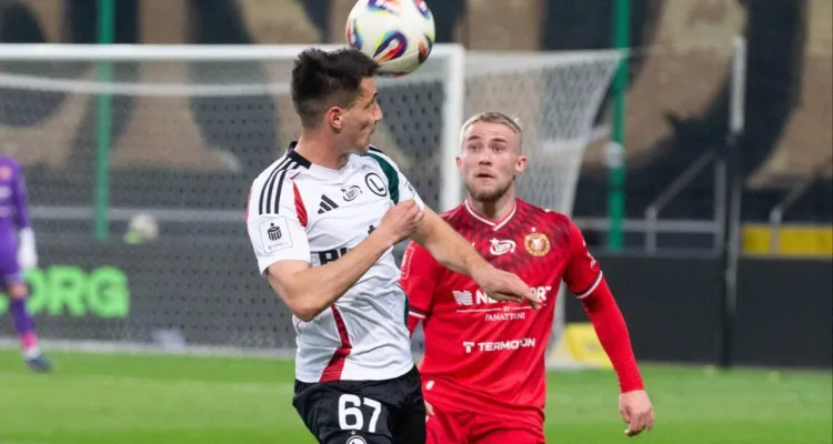 Legia pogrążyła Widzew w ostatniej akcji. Papszun wskazał klucz do zwycięstwa