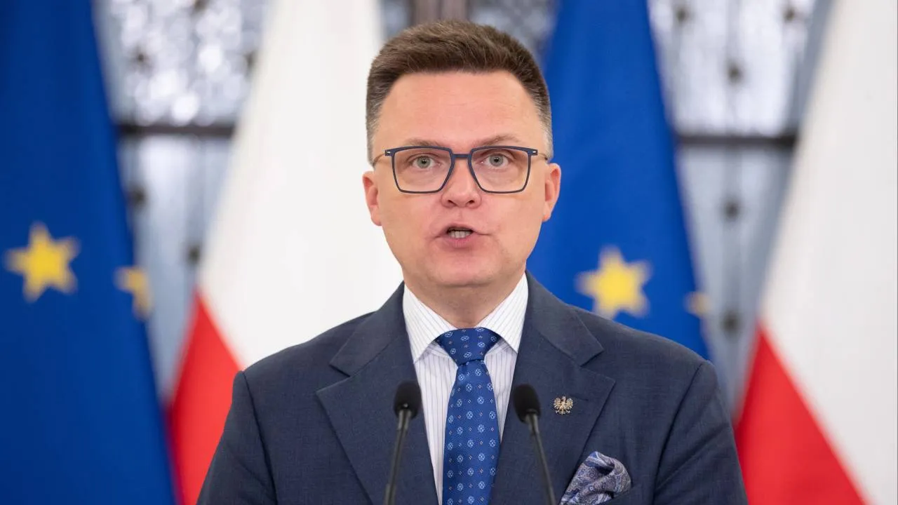 Hołownia odpowiedział ws. Collegium Humanum: "Obrzucajcie g..nem, zawsze się coś przyczepi"