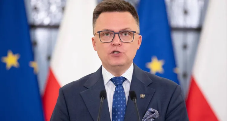 Hołownia odpowiedział ws. Collegium Humanum: "Obrzucajcie g..nem, zawsze się coś przyczepi"