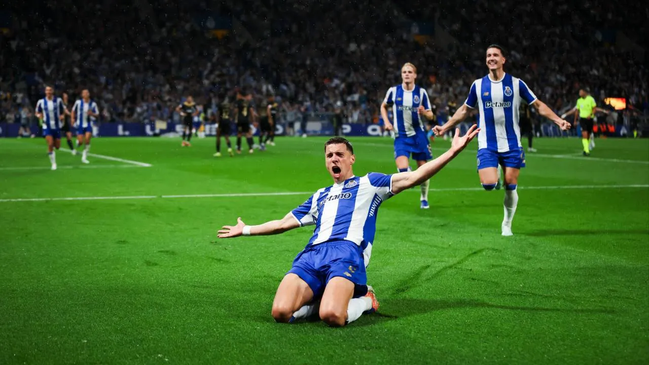 Gol Bednarka na wagę mistrzostwa. Polskie trio zachwyca w Porto