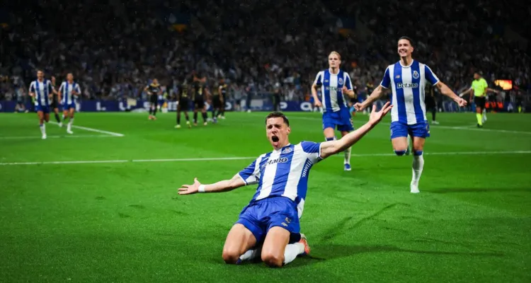 Gol Bednarka na wagę mistrzostwa. Polskie trio zachwyca w Porto