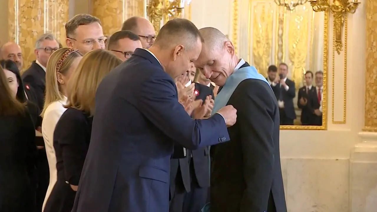 Order Orła Białego dla Andrzeja Poczobuta. Odebrał go z rąk prezydenta Nawrockiego