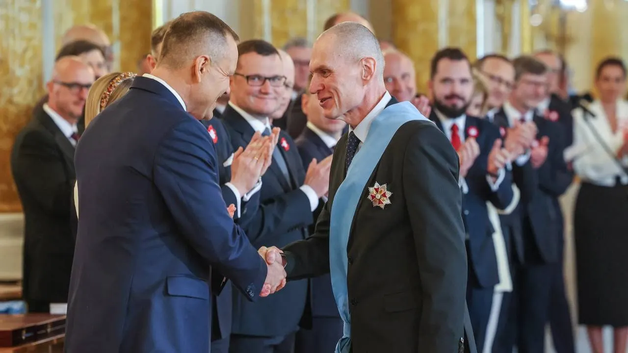 Order Orła Białego dla Andrzeja Poczobuta. Odebrał go z rąk prezydenta Nawrockiego