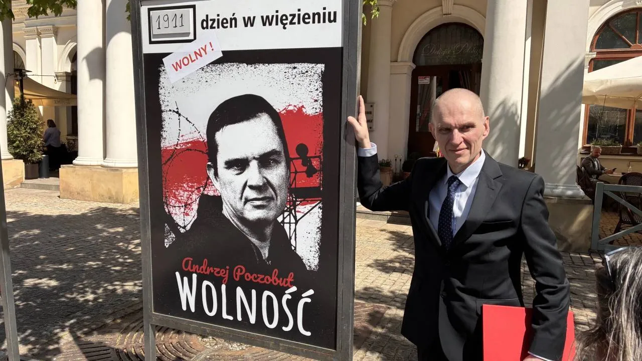 Poczobut upobulikował wymowne zdjęcie. "Pierwszy spacer po Warszawie"