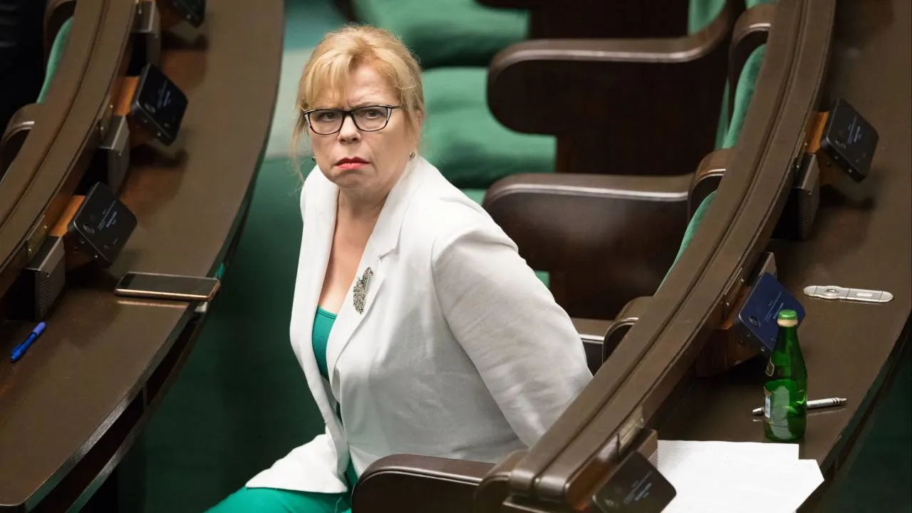 Policyjny Black Hawk pomaga w walce z pożarem. Poseł KO publicznie krytykowała ich zakup