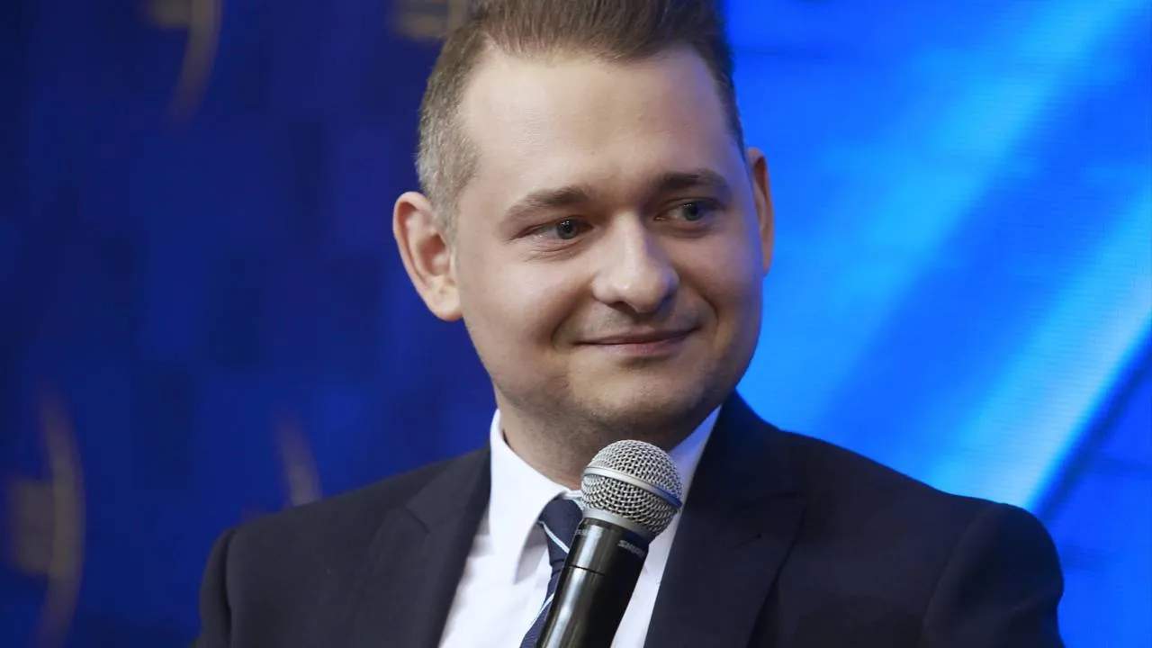 Król zrzeknie się immunitetu? Poseł KO zakładnikiem własnych wpisów