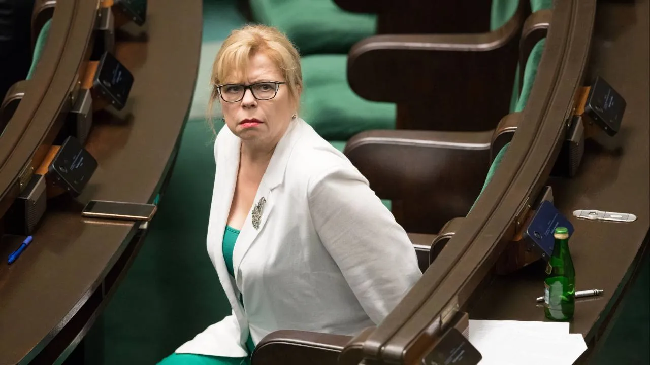Policyjny Black Hawk pomaga w walce z pożarem. Poseł KO publicznie krytykowała ich zakup