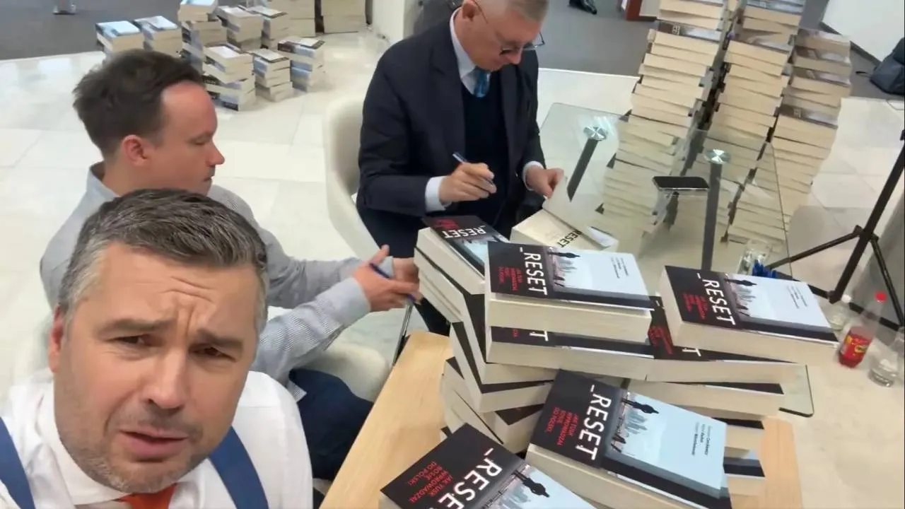 Zakażą książki „Reset”? Służby przyśpieszają śledztwo
