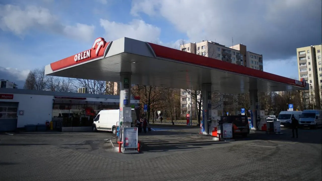 Ceny paliw znowu w dół. Oto, ile zapłacą kierowcy w piątek
