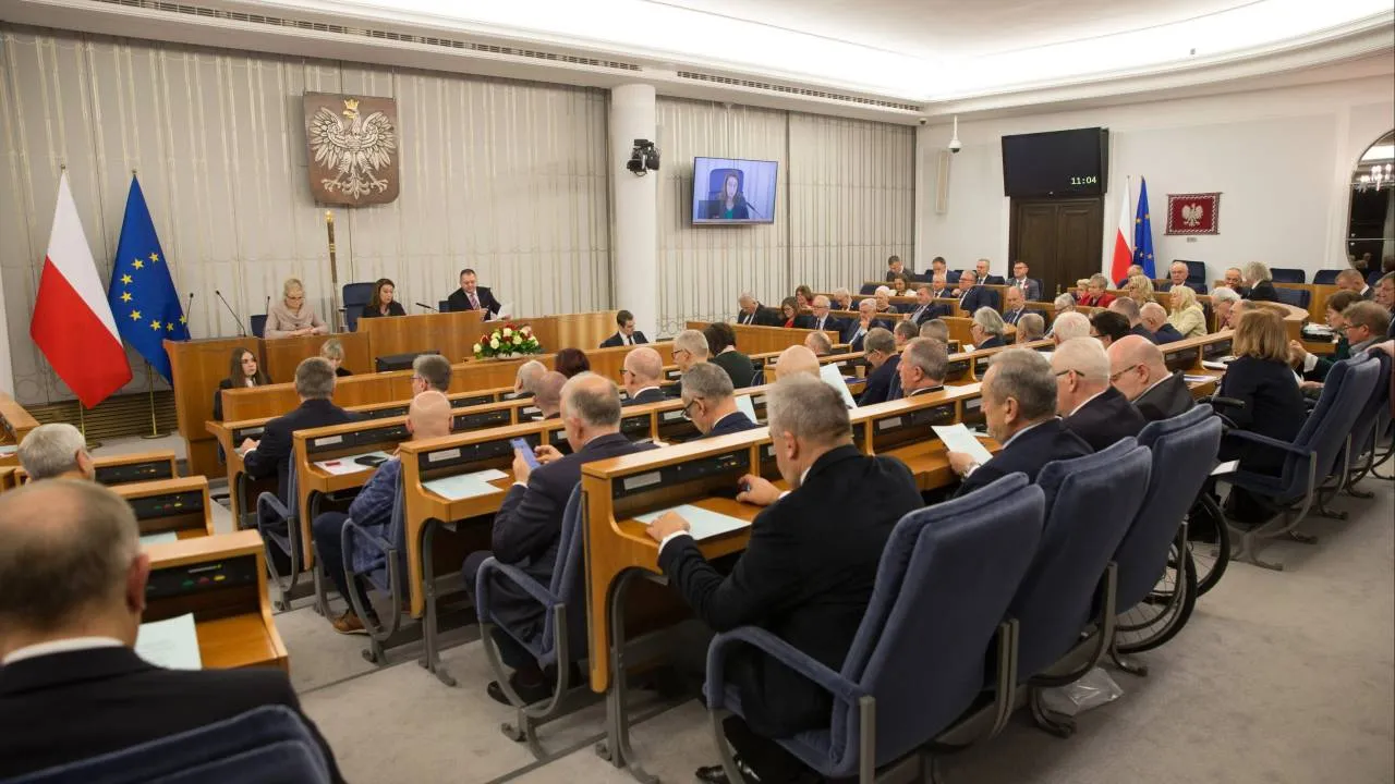 "Pakt senacki" prawicy skutecznym sposobem na odbicie izby wyższej? Jest nowa prognoza wyborcza [ZOBACZ]