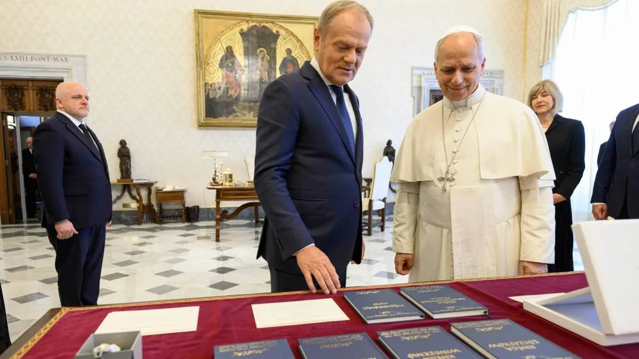 Wiemy, co Tusk podarował papieżowi Leonowi XIV. "Mam nadzieję, że się ucieszy"