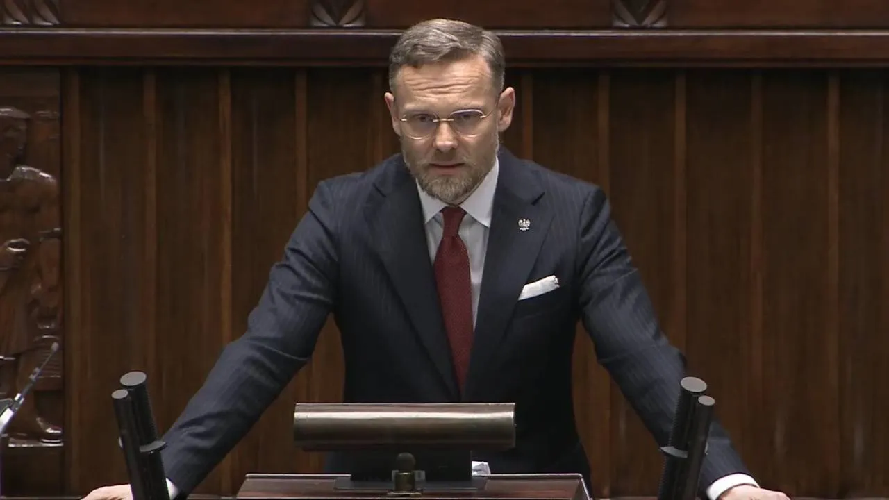 SAFE z podpisem Kosiniaka-Kamysza i Domańskiego. Bogucki: Tusk jak zwykle podnosi ręce