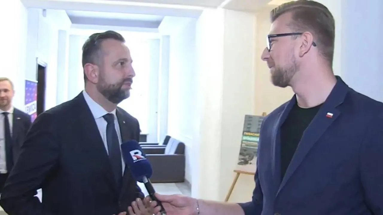 Tusk wystawił Kosiniaka-Kamysza do podpisania SAFE. "Dlaczego pan mi to chce odebrać?" [WIDEO]