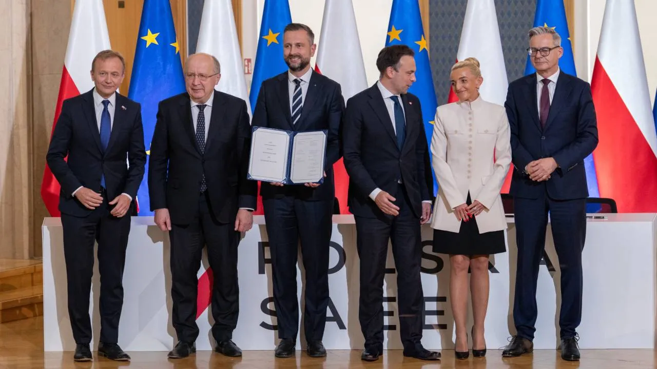 Umowa SAFE podpisana. Domański i Kosiniak-Kamysz podpisali się pod kredytem dla Polski