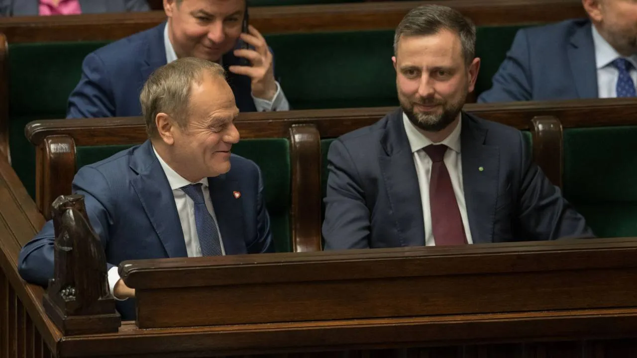 Dziś ministrowie Tuska podpiszą umowę ws. SAFE. "Desperackie i bezprawne wdrażanie tylnymi drzwiami"