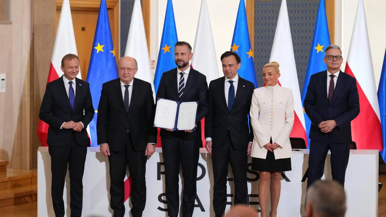 Umowa SAFE podpisana. Domański i Kosiniak-Kamysz podpisali się pod kredytem dla Polski