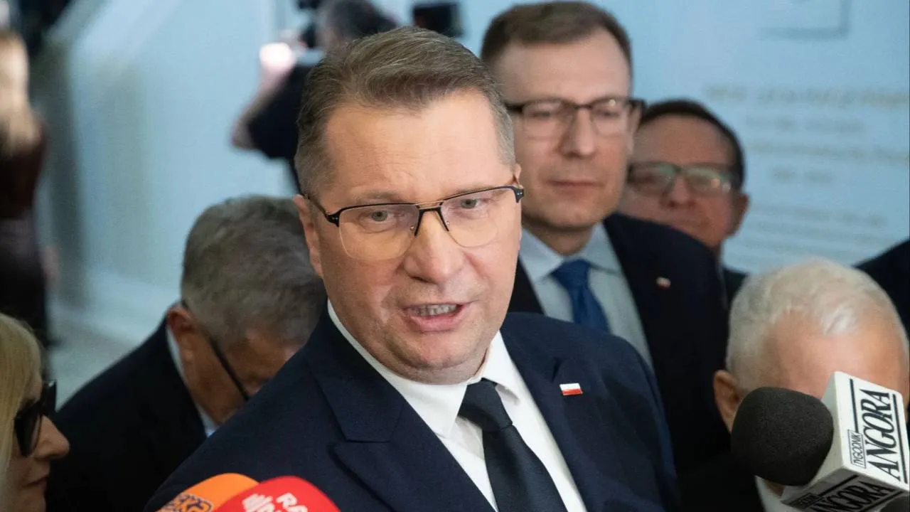 Czarnek z rozwiązaniem problemu samorządów: Trzeba byłoby „odtrzaskowić” szkoły