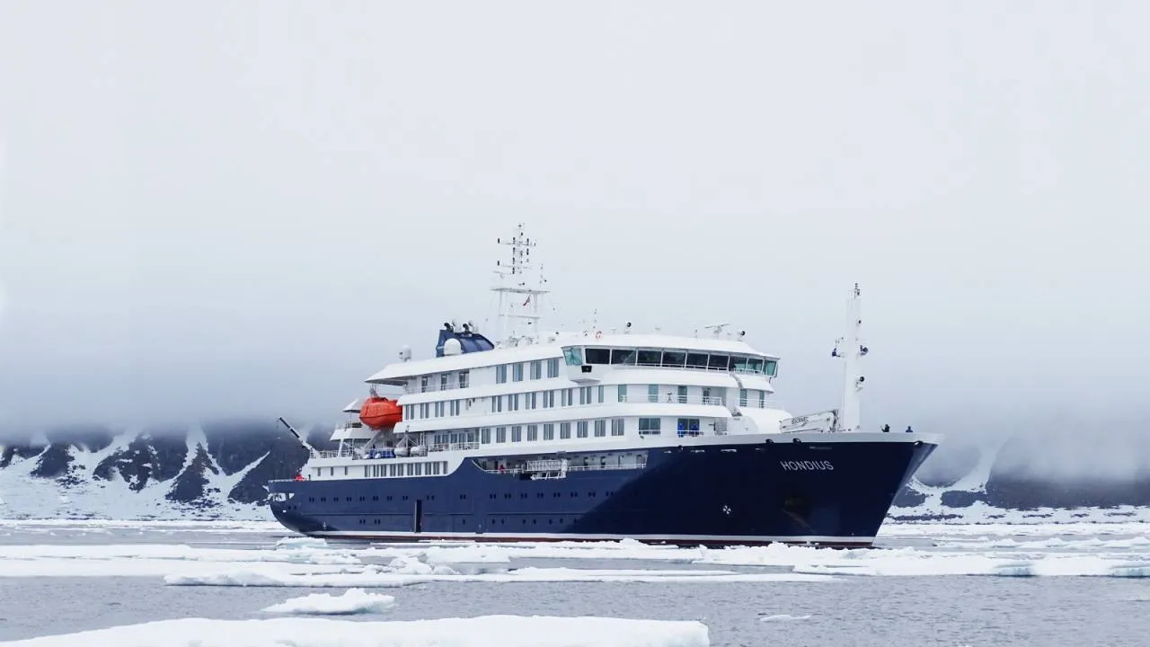 Hantawirus. Statek MV Hondius dobił do portu na Teneryfie
