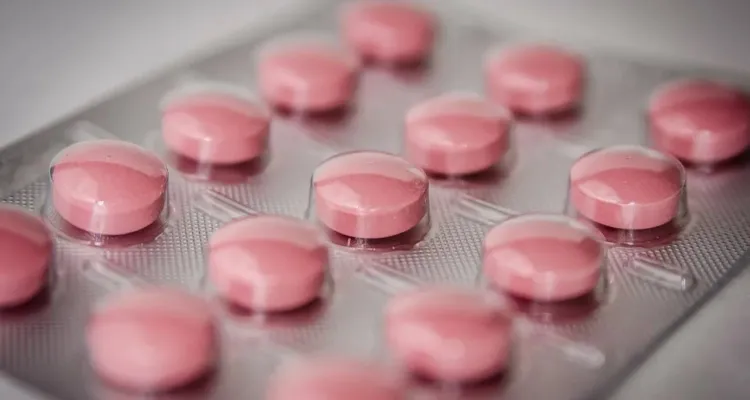 Pigułka "dzień po" dla 15-latek bez wizyty u lekarza. Ministerstwo Zdrowia przedłuża pilotaż