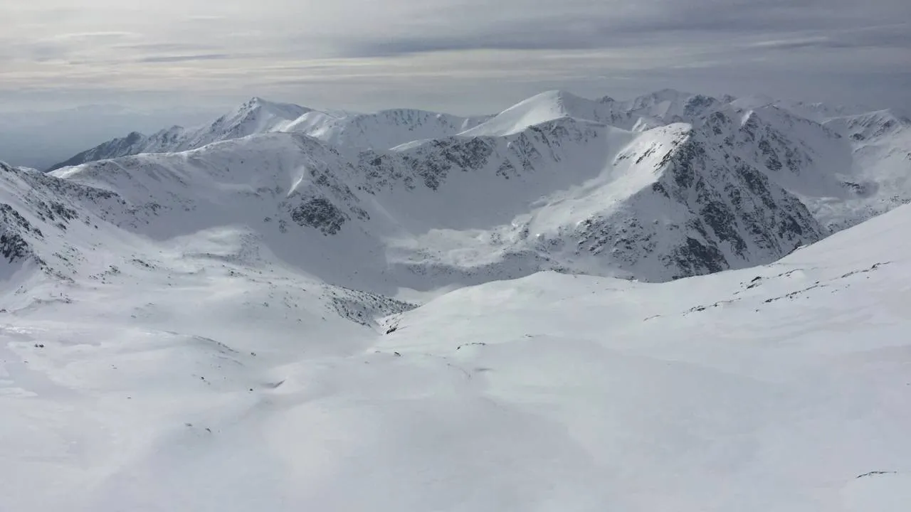 Zima wróciła w Tatry. Śnieg, mróz i zagrożenie lawinowe