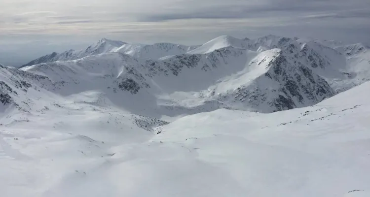 Zima wróciła w Tatry. Śnieg, mróz i zagrożenie lawinowe