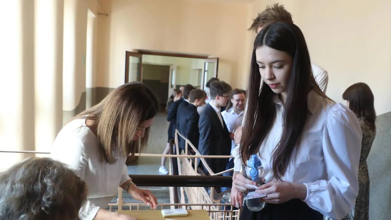 Ósmoklasiści kończą egzaminy. Dziś język obcy