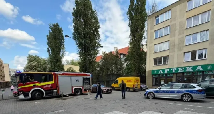 Policja i straż pożarna przed siedzibą TV Republika. Tajemniczy komunikat służb