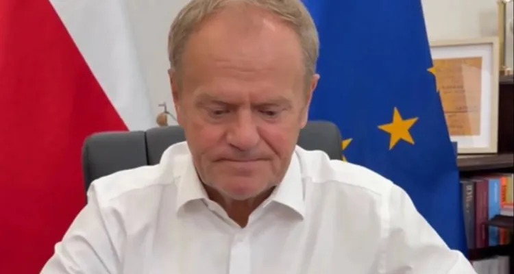 "Proszę odłożyć zabawki". Fala kpin pod adresem Tuska [KOMENTARZE]
