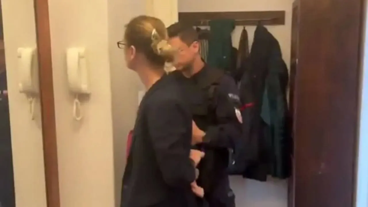 Akcja policji w domu Tomasza Sakiewicza. "Z tego, co słyszałem, to nielegalne zatrzymanie"
