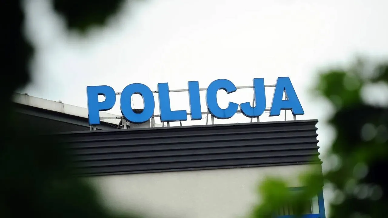 Podwładni Kierwińskiego skuli asystentkę Sakiewicza. Kuriozalny komunikat policji