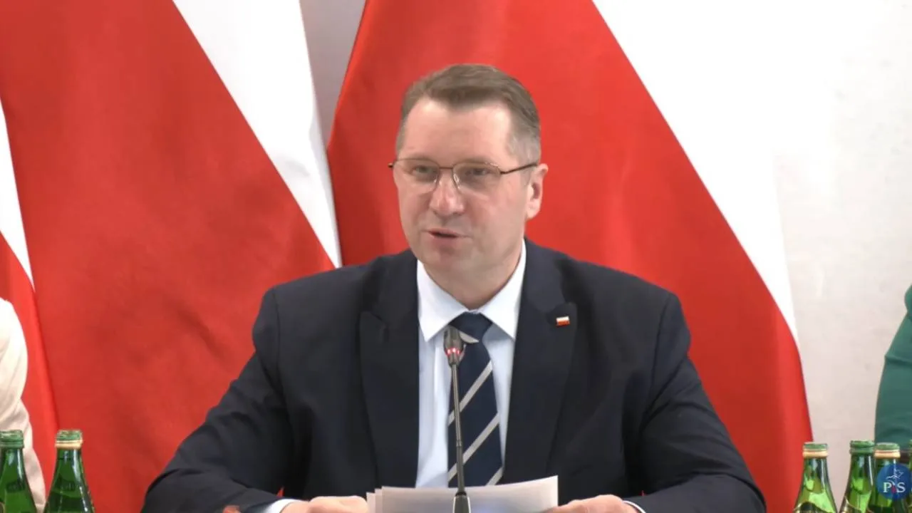 "Będą pociągnięci do odpowiedzialności". Czarnek wskazał, co czeka policjantów oraz ludzi Tuska