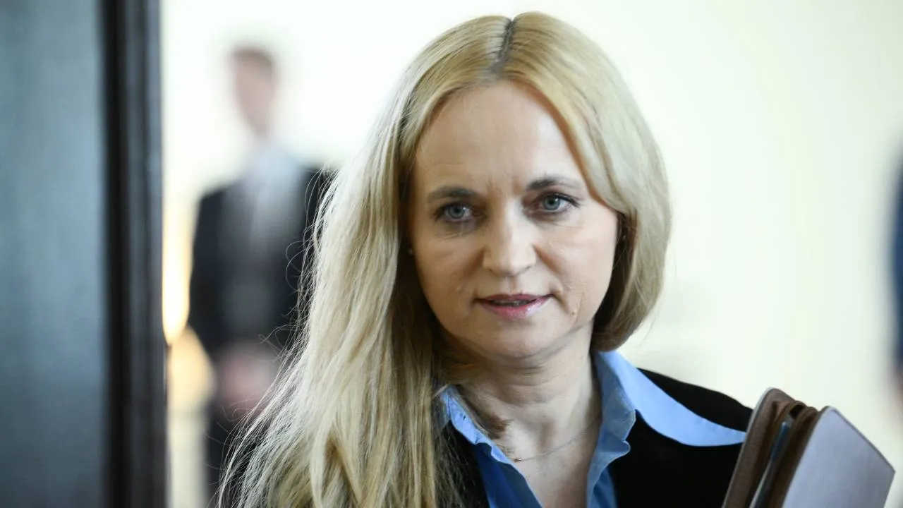 „Ludzie się cieszą”? Polacy właśnie odpowiedzieli minister zdrowia [SONDAŻ]