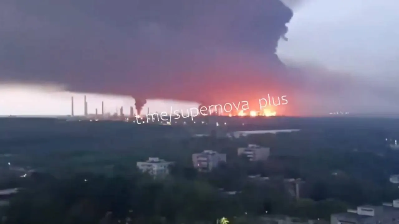 Seria eksplozji w rosyjskim mieście. Trafiono rafinerię Rosnieftu [WIDEO]