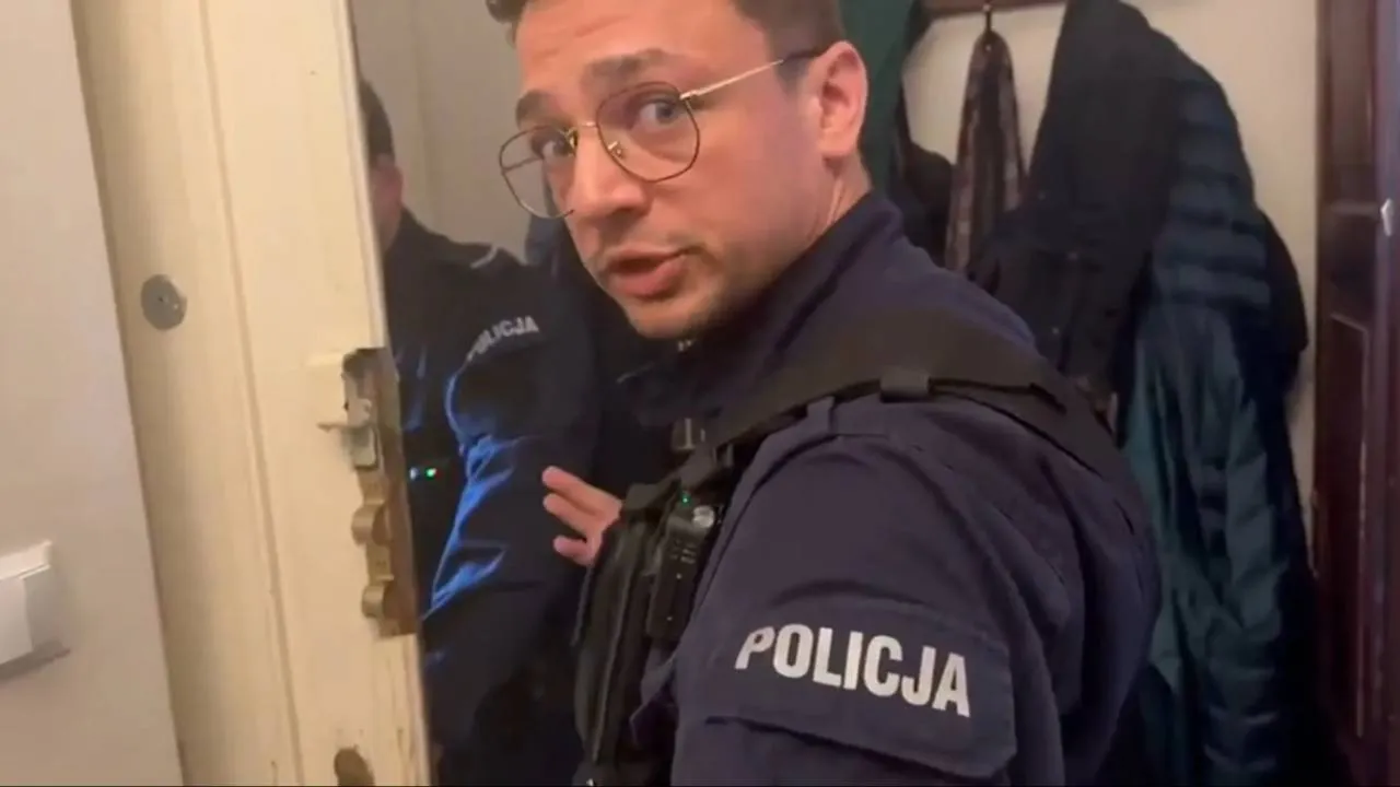 Kuriozalne tłumaczenie najazdu na dom Sakiewicza. Policja nie wie, jak trafiło zgłoszenie i czy jest anonimowe