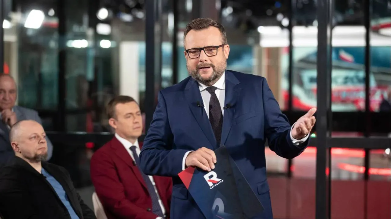 Policja w domu Adriana Klarenbacha. Dziennikarz Republiki ujawnił kulisy akcji
