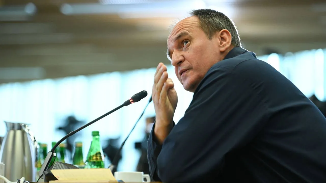 Kukiz ostro po akcji w mieszkaniu Tomasza Sakiewicza. "Już widzę protesty w Brukseli"