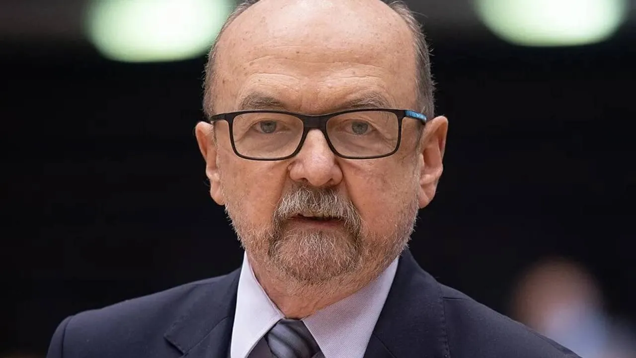 Ryszard Legutko o "wojnie tusko-polskiej". Mówi "Gazecie Polskiej", że konstytucję trzeba zmienić z głową
