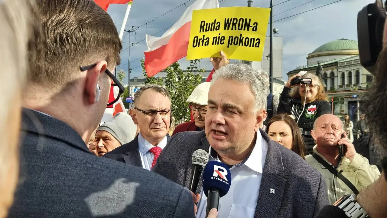 Jest reakcja z KRRiT na akcję wymierzoną w TV Republika. "Do każdego z nas może wpaść policja"