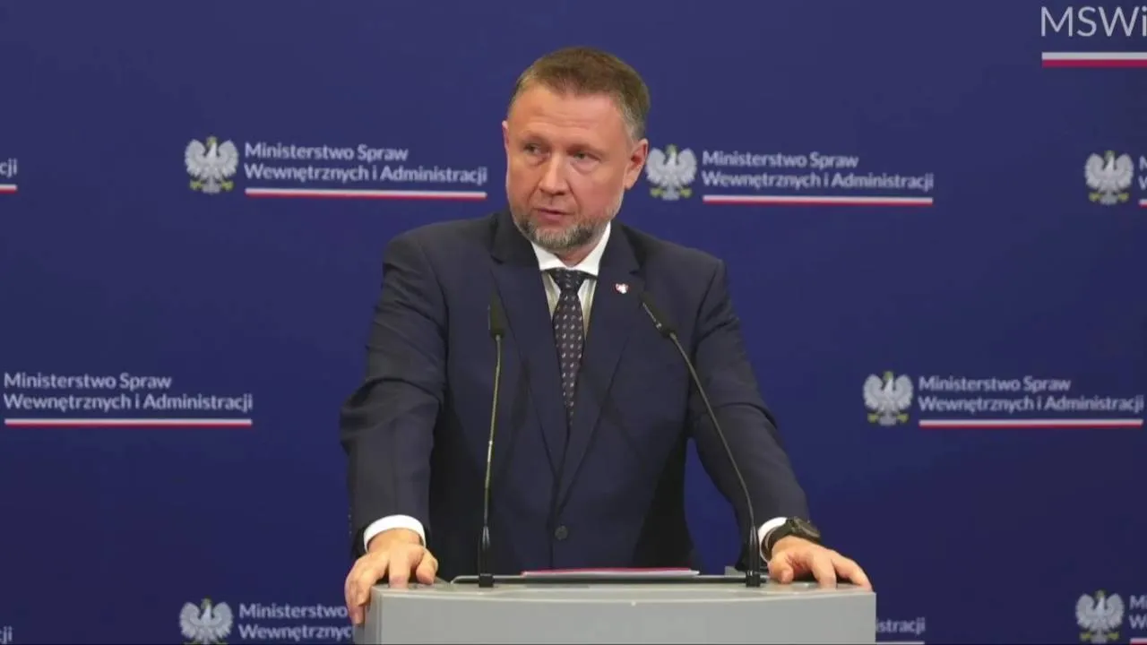 Kierwiński do dymisji po nalocie na dom Sakiewicza? Janusz Cieszyński mówi o kompromitacji szefa MSWiA
