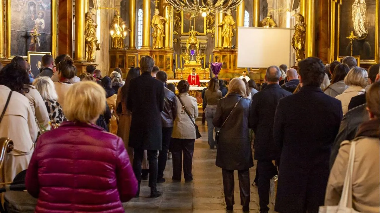 Zmiany w polskim Kościele. Coraz częściej posługę pełnią... żonaci mężczyźni