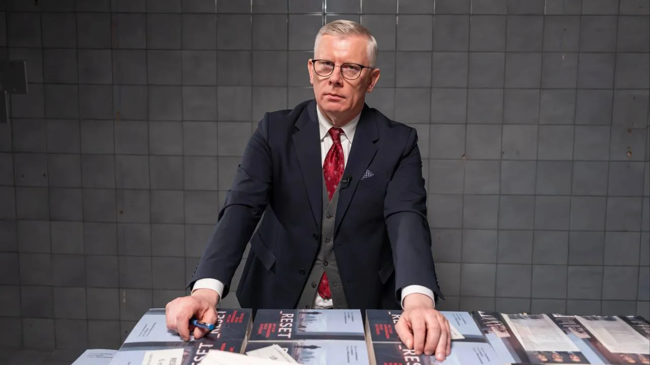 Prof. Cenckiewicz opisał mechanizm nocnego nękania. "Mam wstępne rozpoznanie"