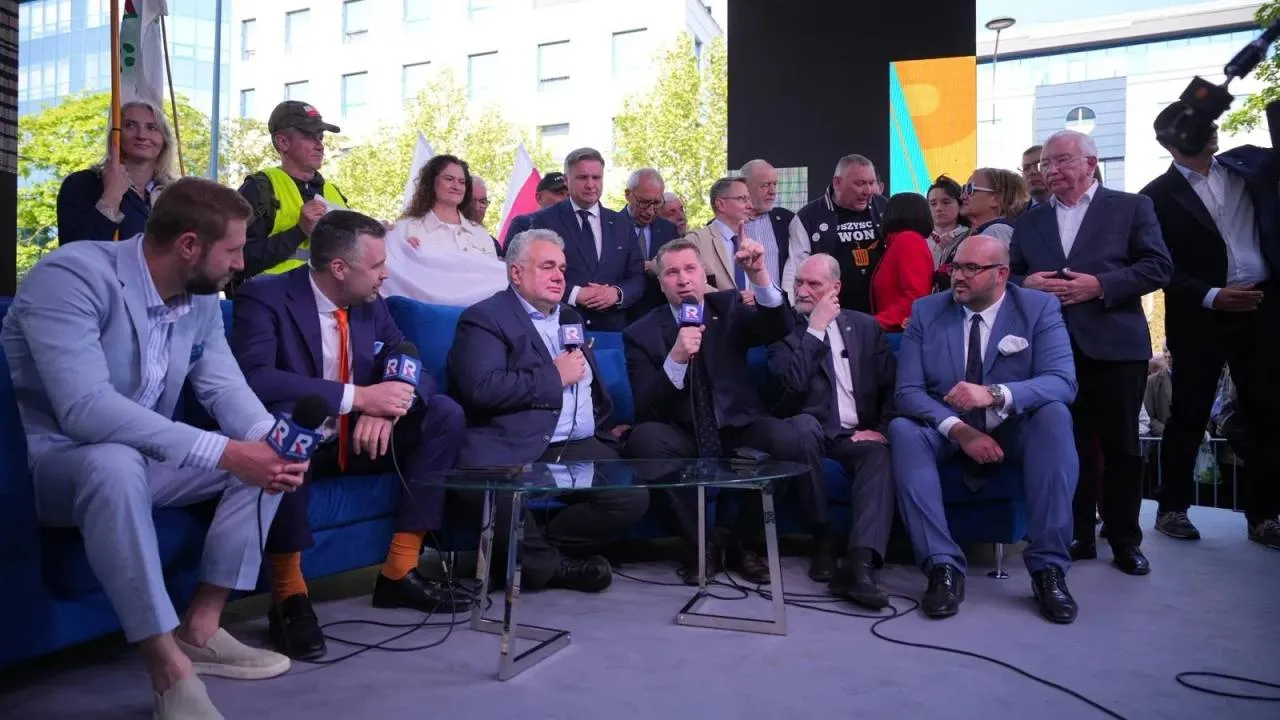 Tomasz Sakiewicz "przygotowany" na przesłuchanie. "Jeśli pan nie wyjdzie, to wejdziemy po pana"