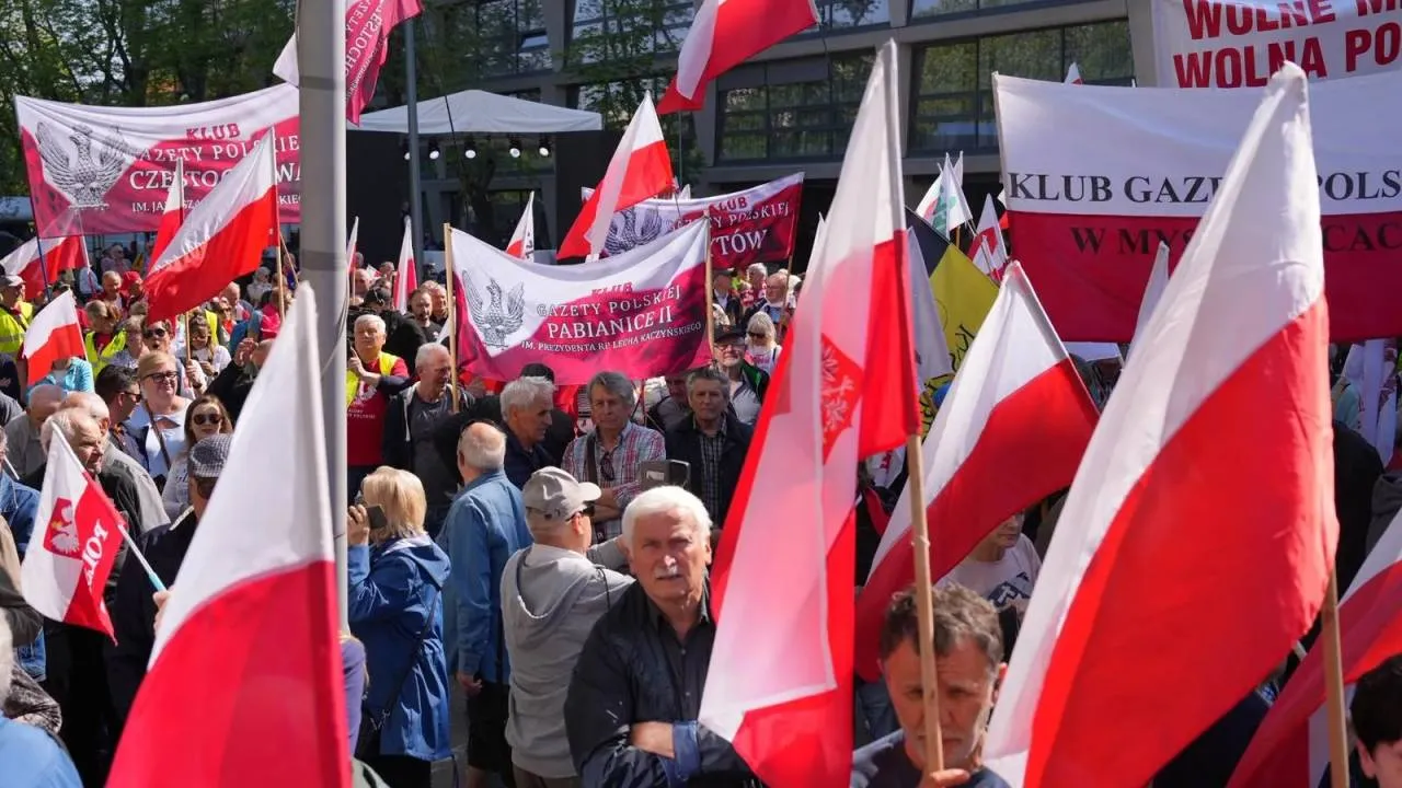 Tysiące obywateli w obronie wolności słowa. "Tu rozpoczyna się wielki marsz po zwycięstwo" [ZDJĘCIA]
