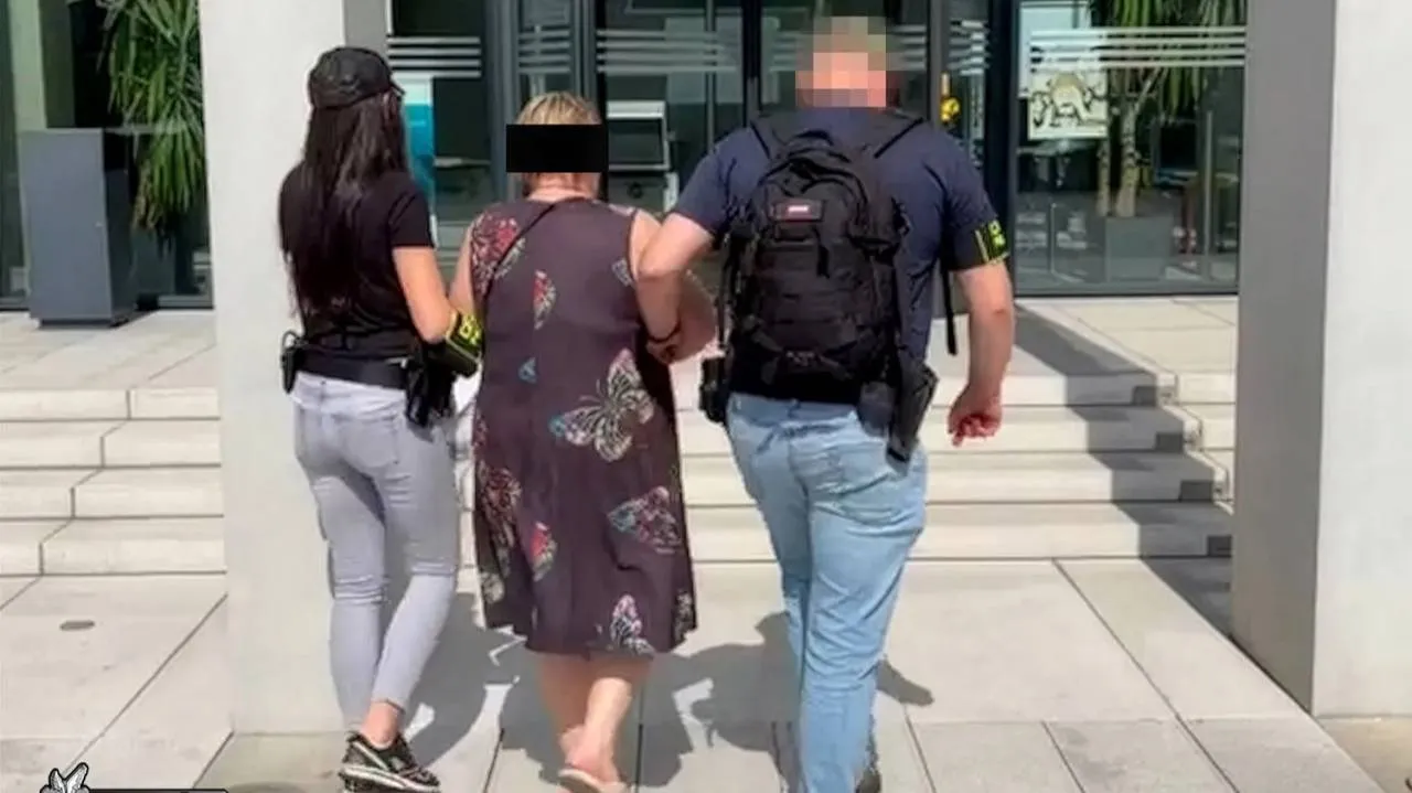 CBŚP rozbiło gang sutenerów. Śledczy przejęli fortunę [WIDEO, ZDJĘCIA]
