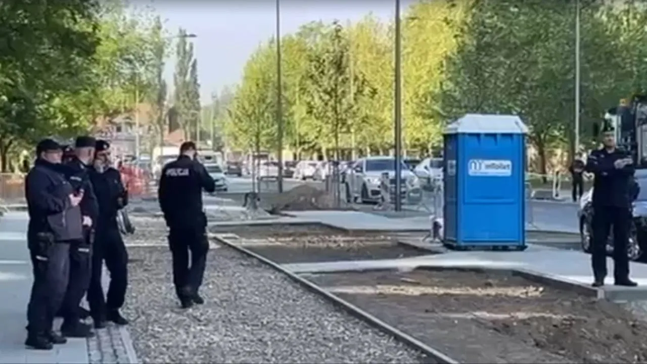 Policja zbiera się przed budynkiem Prokuratury Krajowej. Dziś będzie tam przesłuchany Tomasz Sakiewicz