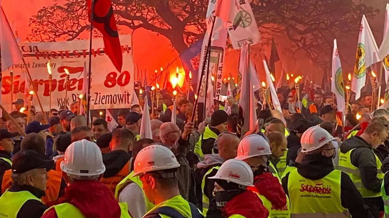 „Idziemy PO was, oszuści”. Wielki protest przeciwko rządom Tuska