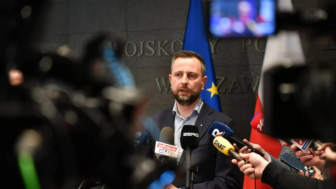 Niepokojące działania MON. Były szef resortu żąda wyjaśnień od Kosiniaka-Kamysza