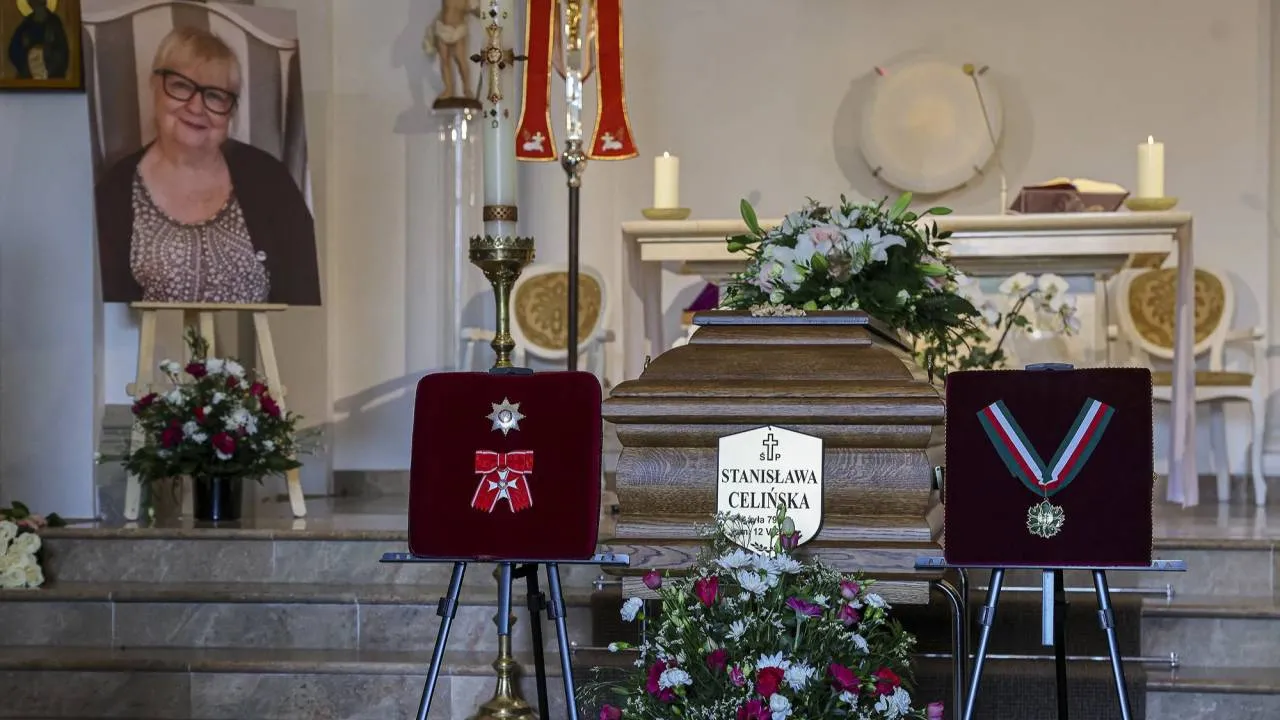 Tłumy żegnają Stanisławę Celińską. Prezydent odznaczył artystkę pośmiertnie