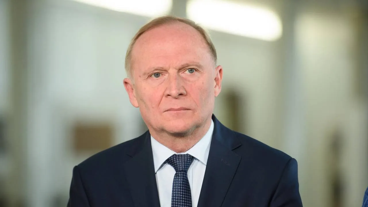 Fala fałszywych zgłoszeń uderzających w Republikę. Znikome wyjaśnienia od wiceszefa MSWiA