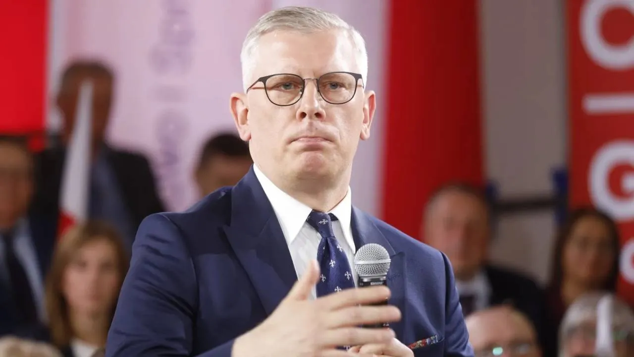 Policja i straż u prof. Cenckiewicza. "Apeluję do władz żeby prowokatorów namierzyła"